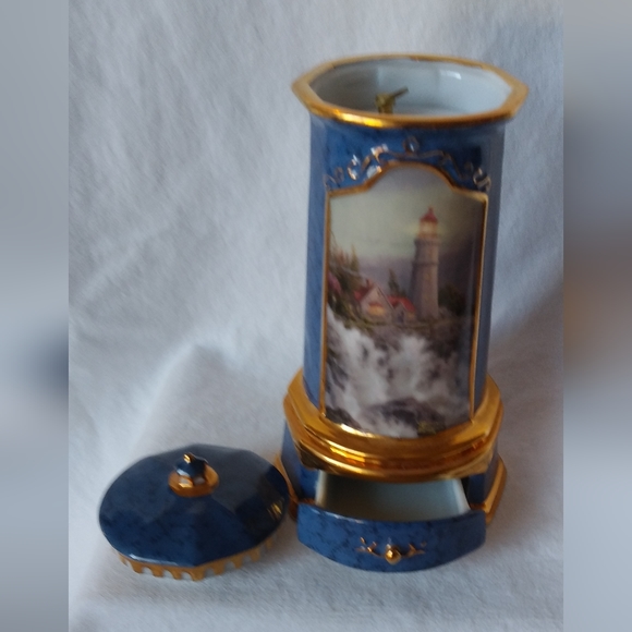 6th Issue Thomas Kincaid's Seaside Reflections Music Box Collection - Picture 2 of 3
